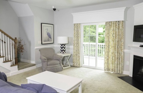 Lackey Resort | Family Escape in Elegant 2BR Villa w/Kitchen & Pool Near Jamestown | 2 Units