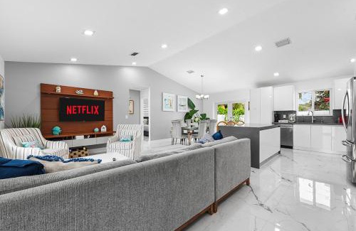Homestead House | Family Favorite- Heated Pool, 2 Kings, Everglades