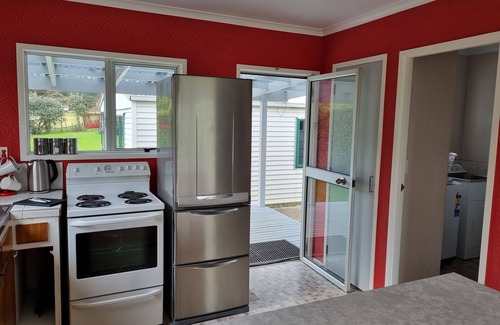 Coromandel House | Family/Fishing/Pet Friendly–Close to Town, Wifi/Sky, Fully Fenced/Plenty Parking