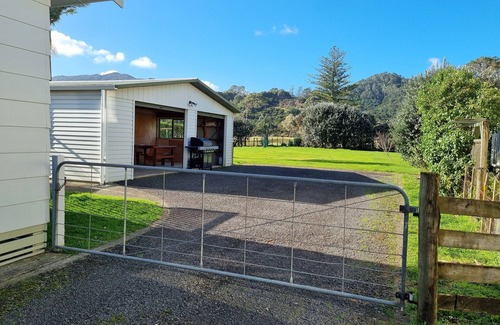 Coromandel House | Family/Fishing/Pet Friendly–Close to Town, Wifi/Sky, Fully Fenced/Plenty Parking