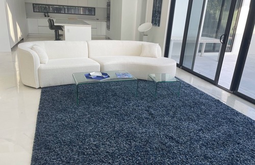 Seybold House | family-focused 5-bedroom oasis contemporary new house in marvelous Miami
