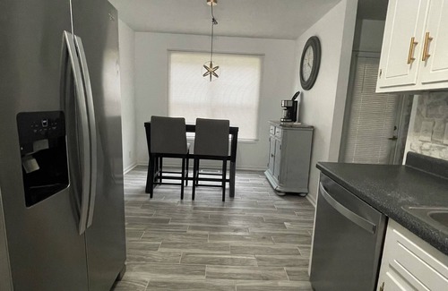 Clarksville House | Family/Friend/casino getaway⭐️sleeps 9🐕Pet friendly,3 miles to I24/post ⭐️hot tub