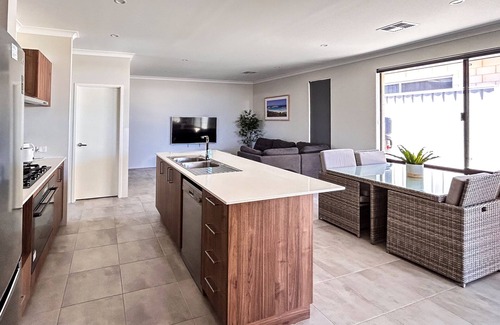 Yanchep House | Family Friend Home by the beach. Entertain kids of all ages!