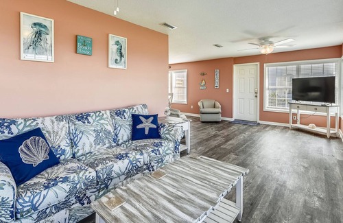 Bid-a-wee Beach House | Family-Friendly Cottage Home Steps Away from the Beach