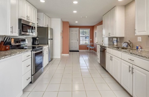 Bid-a-wee Beach House | Family-Friendly Cottage Home Steps Away from the Beach