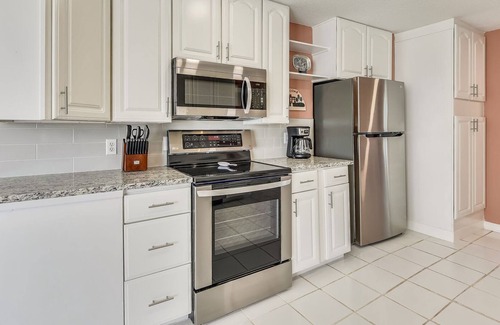 Bid-a-wee Beach House | Family-Friendly Cottage Home Steps Away from the Beach