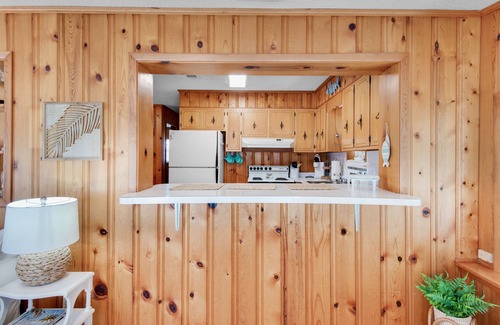 Kiska Beach House | 🌊Family Friendly-Walk to Beach-Retro Bungalow🌊