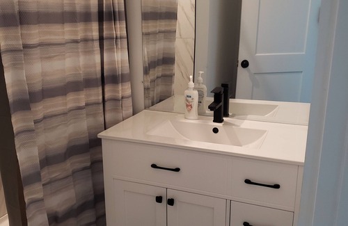 Silver Sands Apartment | Family friendly with roof top deck ocean view