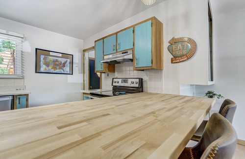 West Colorado Springs House | Family Friendly Home with Hot Tub! ☀️Sleeps 8