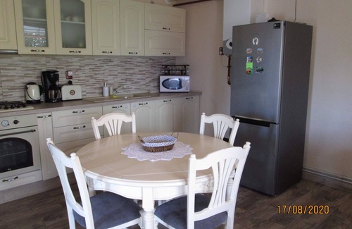 Gornesti House | Family Friendly 2-Bed Cottage in Periș