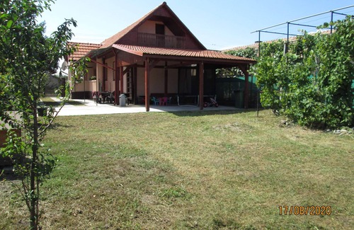 Gornesti House | Family Friendly 2-Bed Cottage in Periș