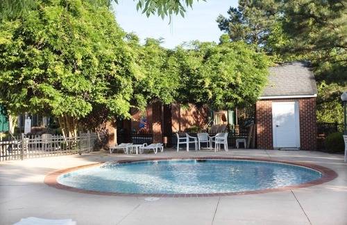 Williamsburg Apartment | Family Friendly 2 BR, minutes from Colonial Williamsburg/Busch Gardens A unit