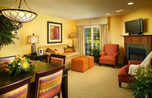Williamsburg Apartment | Family Friendly 2 BR, minutes from Colonial Williamsburg/Busch Gardens A unit