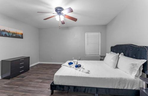 Arlington Apartment | Family Friendly 2bdrm-Walk To At&t/Cowboys Stadium