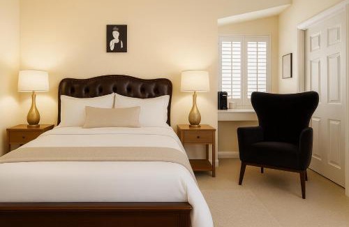 Melrose Apartment | Family-Friendly 2BR - Hollywood Hills, Near Griffith Park