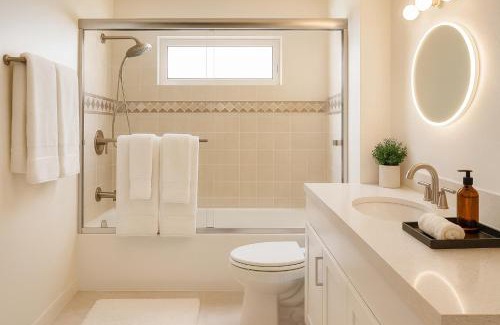 Melrose Apartment | Family-Friendly 2BR - Hollywood Hills, Near Griffith Park
