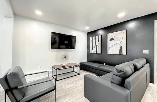 Wadeview Park House | Family-friendly 2br Wi-fi Pets Near Disney
