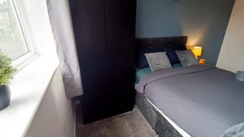 Huddersfield House | Family friendly 3-bed home free parking on site