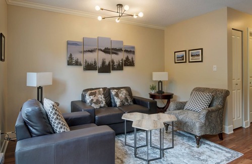 Royal Bay House | Family Friendly 3-Bedroom Townhome in Royal Bay