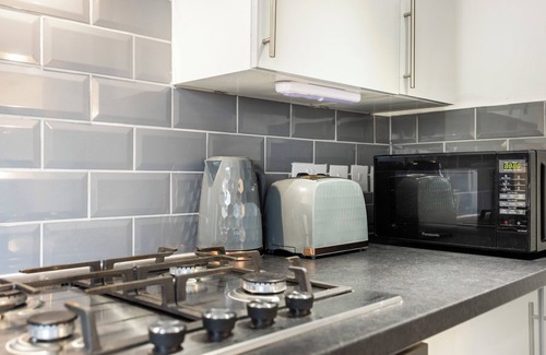 Stratford Apartment | Family friendly 3 bedroom flat very close to Stratford!