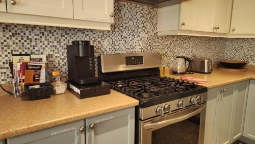 Rideau Heights Apartment | Family Friendly 3 Bedroom Unit - Close to Downtown Kingston!