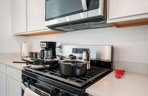American Fork House | Family-Friendly 3-Story Home Sleeps 8