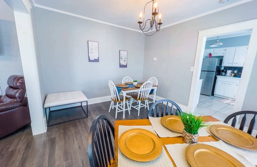 Niagara Falls Apartment | Family-Friendly 3BR-Free Parking & WiFi