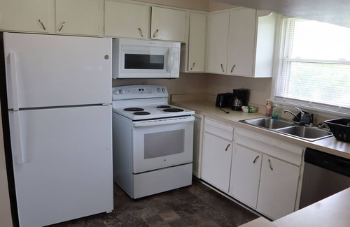 Shively House | Family-Friendly 3BR/2BA Home w/Fenced Backyard & Parking