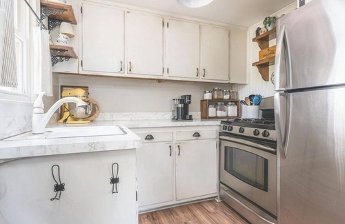 West Yarmouth Cottage | Family Friendly 3BR Cottage w/Amazing Outdoor Kitchen & Firepit - Dogs Welcome