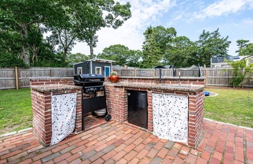 West Yarmouth Cottage | Family Friendly 3BR Cottage w/Amazing Outdoor Kitchen & Firepit - Dogs Welcome