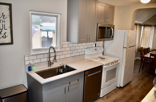 Kellogg House | Family-Friendly 3BR Home near River & Bike Path! Close to downtown.