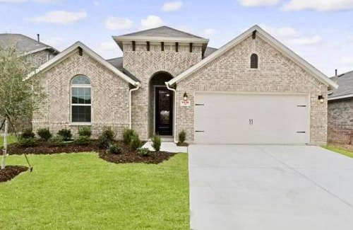 Fort Worth House | Family Friendly 3br Near Fort Worth, Pool & Lake