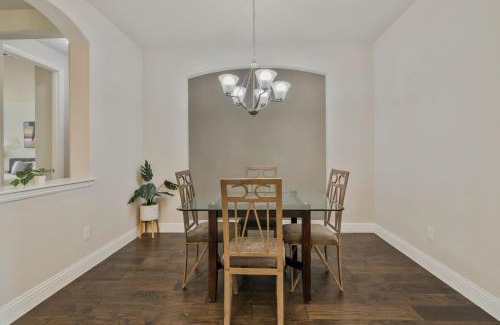 Fort Worth House | Family Friendly 3br Near Fort Worth, Pool & Lake