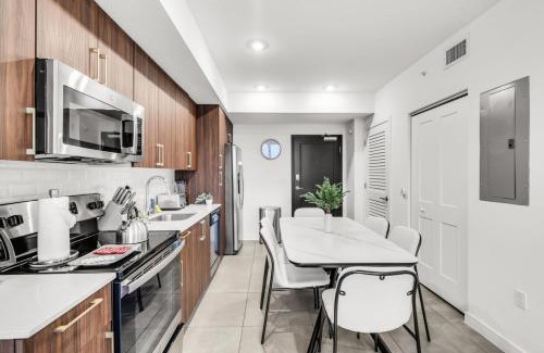 Overtown Apartment | Family-Friendly 3BR Near Downtown Miami With Parking