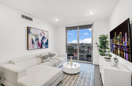 Overtown Apartment | Family-Friendly 3BR Near Downtown Miami With Parking
