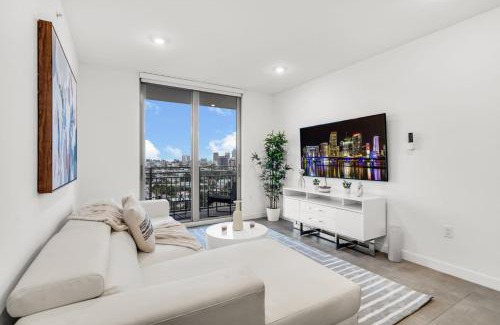 Overtown Apartment | Family-Friendly 3BR Near Downtown Miami With Parking