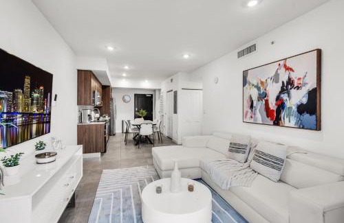 Overtown Apartment | Family-Friendly 3BR Near Downtown Miami With Parking