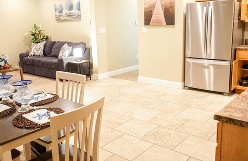 Kreole Apartment | Family-friendly 3BR/2B 4 TVs Full Kitchen Balcony