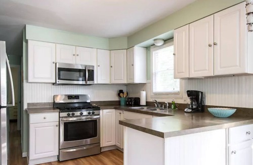 Bonnet Shores House | Family Friendly 4 Bedroom Cape near the beach.