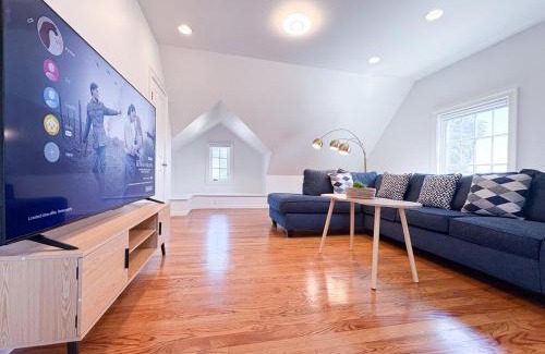 Stamford Apartment | Family-Friendly 4 Bed 3 Bath Downtown Delight