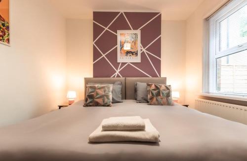 Southampton House | Family-Friendly 4 Bedrooms-Sleeps 8-Long Term Disc-Driveway