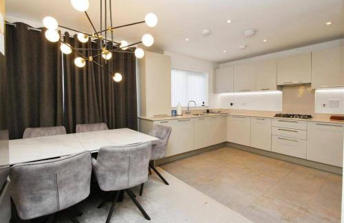 Ebbsfleet Valley Apartment | Family Friendly 4-Bedrooms