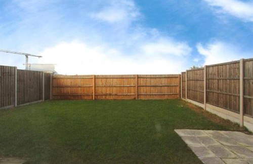 Ebbsfleet Valley Apartment | Family Friendly 4-Bedrooms