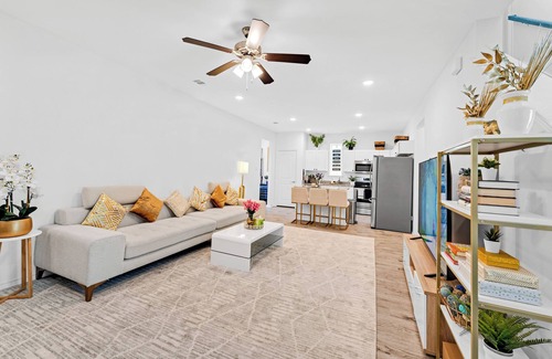 Grand Prairie House | “ Family-Friendly 4Br-3Bath Near DFW & Downtown. ”
