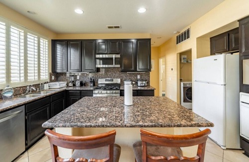 Fontana House | Family-friendly 4BR Home | Spacious Great Location