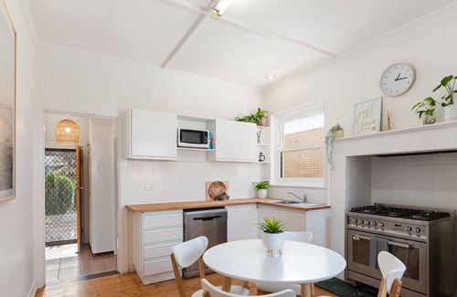 Port Macdonnell House | Family friendly beach house in a great location. Plenty of parking for your boat