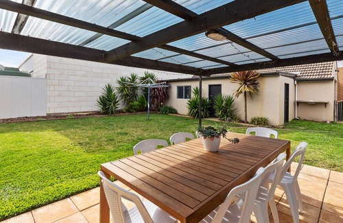 Port Macdonnell House | Family friendly beach house in a great location. Plenty of parking for your boat