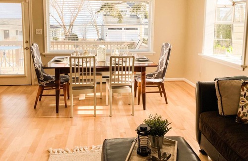 Hillsmere House | Family-friendly Bayview neighborhood home with 2 en-suite bedrooms