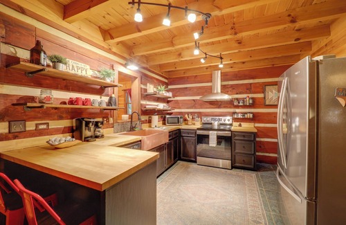 Fleetwood Cabin | Family-Friendly Blue Ridge Cabin w/Game Room!