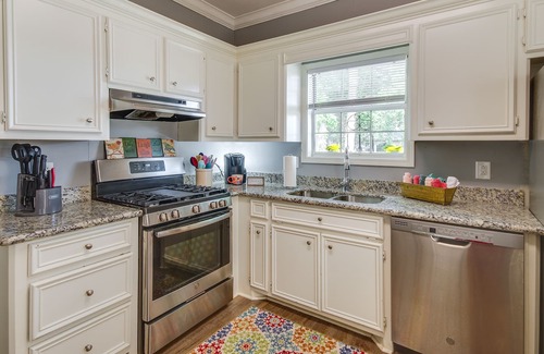 Flowood House | Family-Friendly Brandon Home: Fireplace & Patio!
